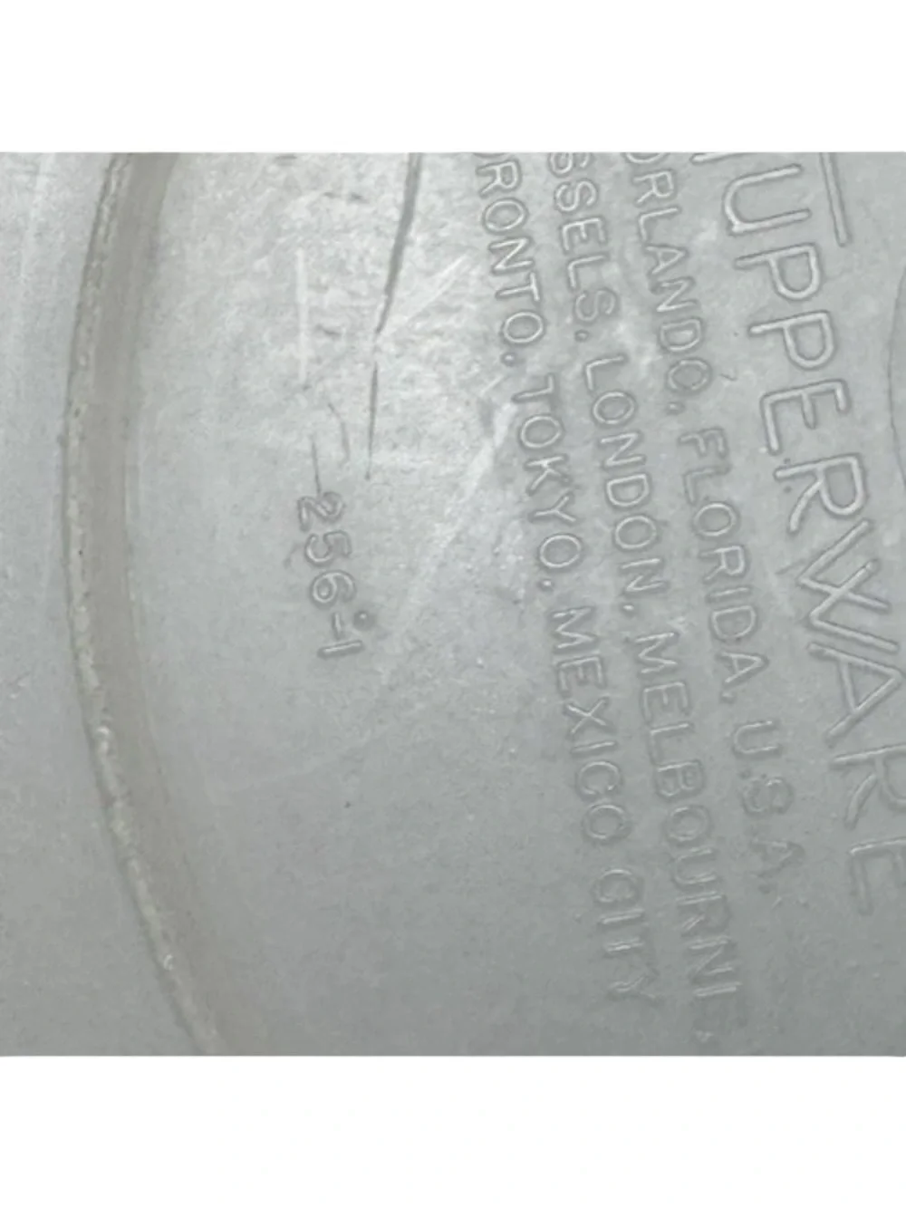 Vintage Tupperware Large Round Carry-All Cake Container 256 Seal 224
